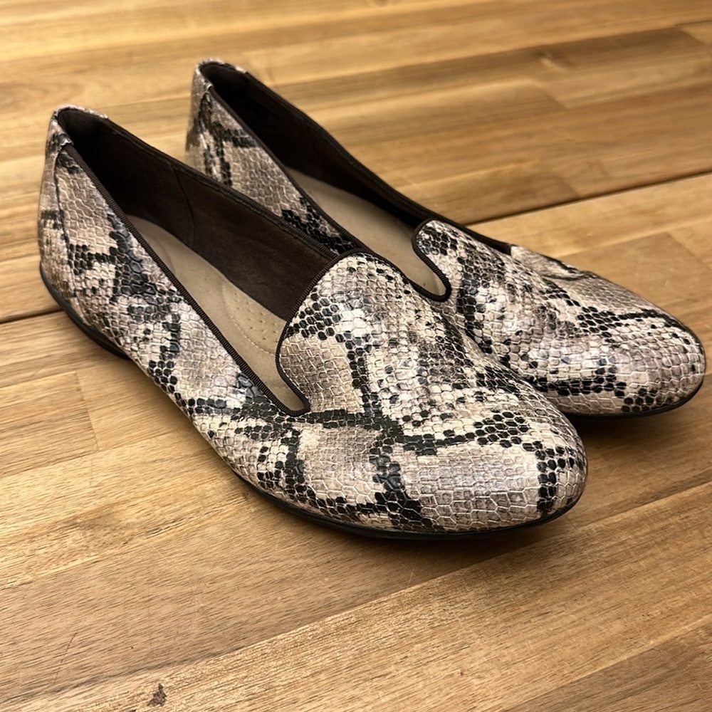 CLARKS flats - Picture 4 of 5